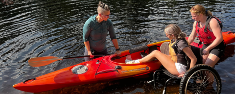 UNH students learning kayak transfers