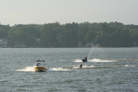 Waterski boat